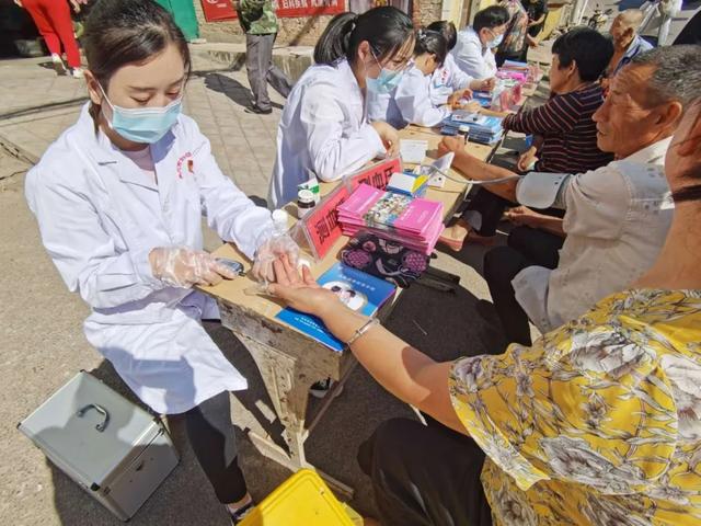 禹州市妇幼保健院开展“百医包百村”健康扶贫义诊活动 禹州市妇幼保健院开展“百医包百村”健康扶贫义诊活动