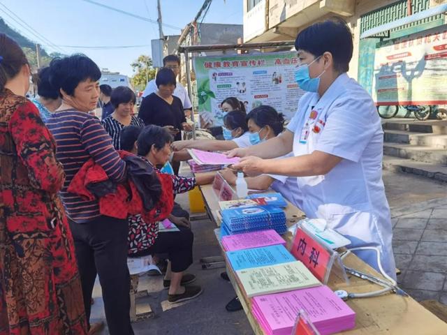 禹州市妇幼保健院开展“百医包百村”健康扶贫义诊活动 禹州市妇幼保健院开展“百医包百村”健康扶贫义诊活动