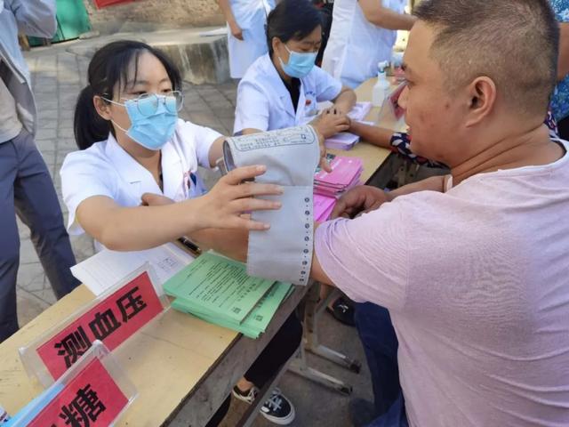 禹州市妇幼保健院开展“百医包百村”健康扶贫义诊活动 禹州市妇幼保健院开展“百医包百村”健康扶贫义诊活动