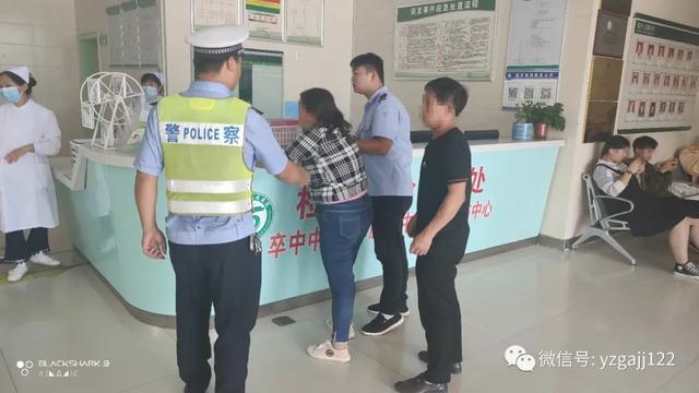 群众遭马蜂围攻被蛰伤 禹州交警紧急开道送医 群众遭马蜂围攻被蛰伤 禹州交警紧急开道送医