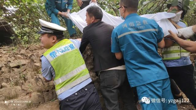 未戴头盔跌入深沟 禹州交警迅速救助 未戴头盔跌入深沟 禹州交警迅速救助