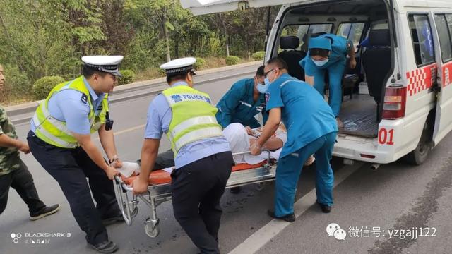 未戴头盔跌入深沟 禹州交警迅速救助 未戴头盔跌入深沟 禹州交警迅速救助