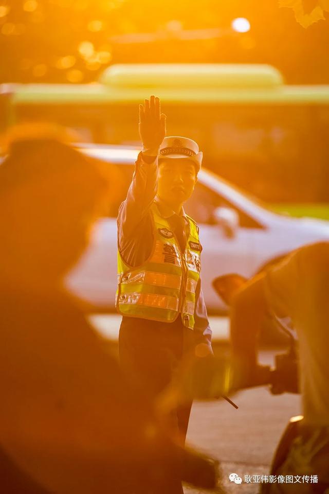 禹州女民警徐萌柯:今天我值班——耿亚伟摄影作品 禹州女民警徐萌柯:今天我值班——耿亚伟摄影作品