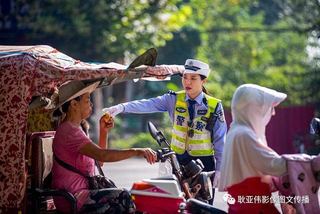 禹州女民警徐萌柯:今天我值班——耿亚伟摄影作品 禹州女民警徐萌柯:今天我值班——耿亚伟摄影作品