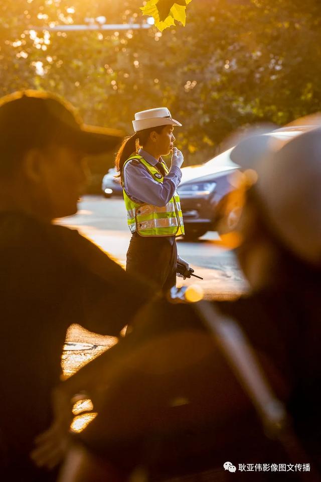 禹州女民警徐萌柯:今天我值班——耿亚伟摄影作品 禹州女民警徐萌柯:今天我值班——耿亚伟摄影作品