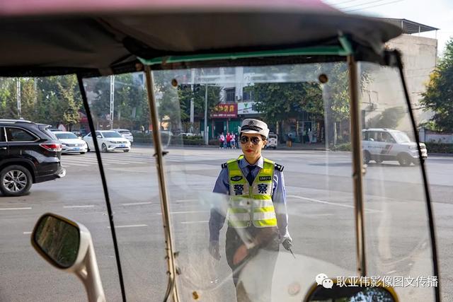禹州女民警徐萌柯:今天我值班——耿亚伟摄影作品 禹州女民警徐萌柯:今天我值班——耿亚伟摄影作品
