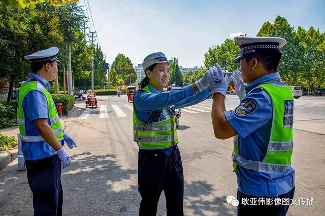 禹州女民警徐萌柯:今天我值班——耿亚伟摄影作品 禹州女民警徐萌柯:今天我值班——耿亚伟摄影作品