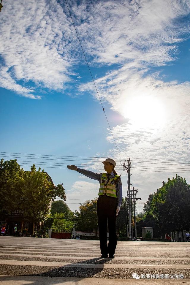 禹州女民警徐萌柯:今天我值班——耿亚伟摄影作品 禹州女民警徐萌柯:今天我值班——耿亚伟摄影作品
