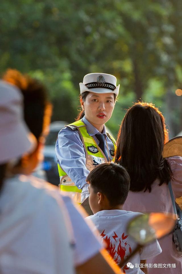禹州女民警徐萌柯:今天我值班——耿亚伟摄影作品 禹州女民警徐萌柯:今天我值班——耿亚伟摄影作品
