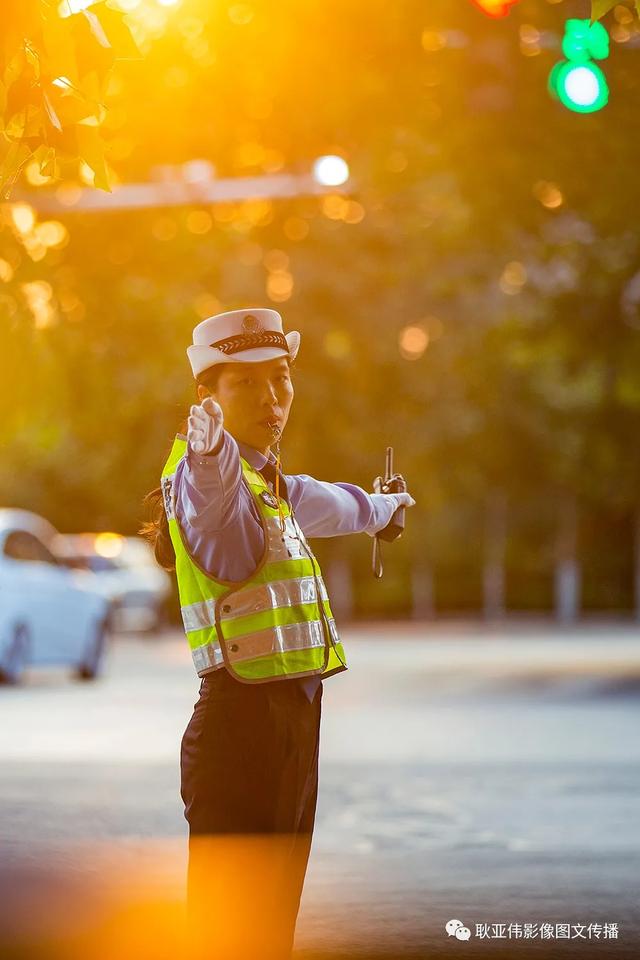 禹州女民警徐萌柯:今天我值班——耿亚伟摄影作品 禹州女民警徐萌柯:今天我值班——耿亚伟摄影作品