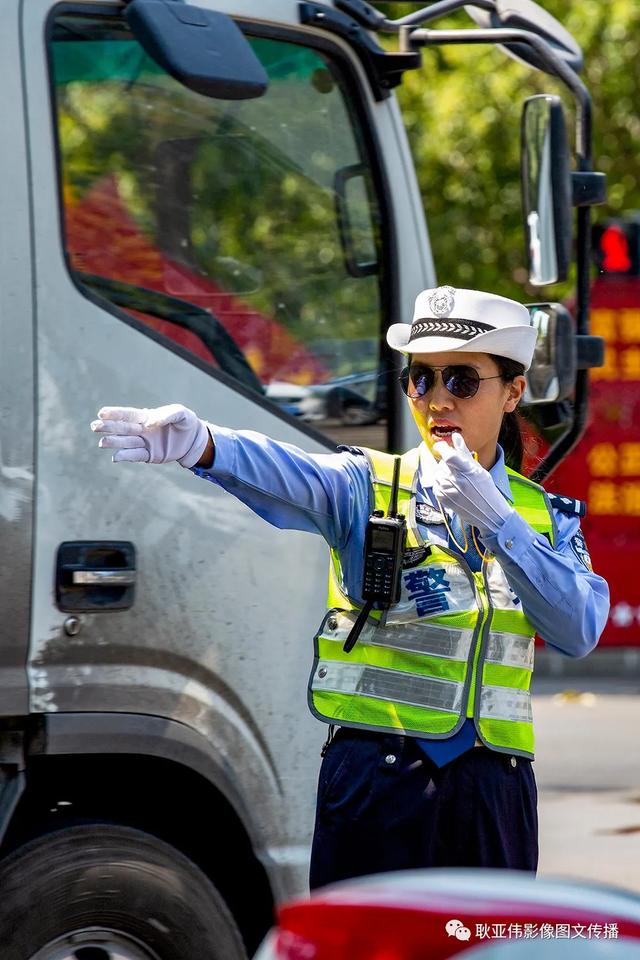 禹州女民警徐萌柯:今天我值班——耿亚伟摄影作品 禹州女民警徐萌柯:今天我值班——耿亚伟摄影作品