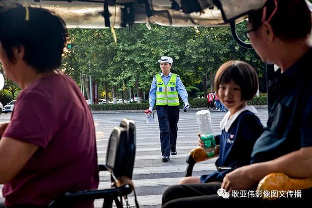 禹州女民警徐萌柯:今天我值班——耿亚伟摄影作品 禹州女民警徐萌柯:今天我值班——耿亚伟摄影作品