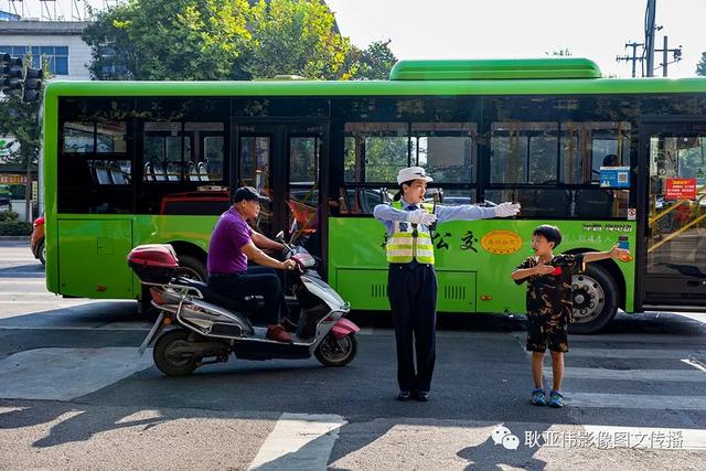 禹州女民警徐萌柯:今天我值班——耿亚伟摄影作品 禹州女民警徐萌柯:今天我值班——耿亚伟摄影作品