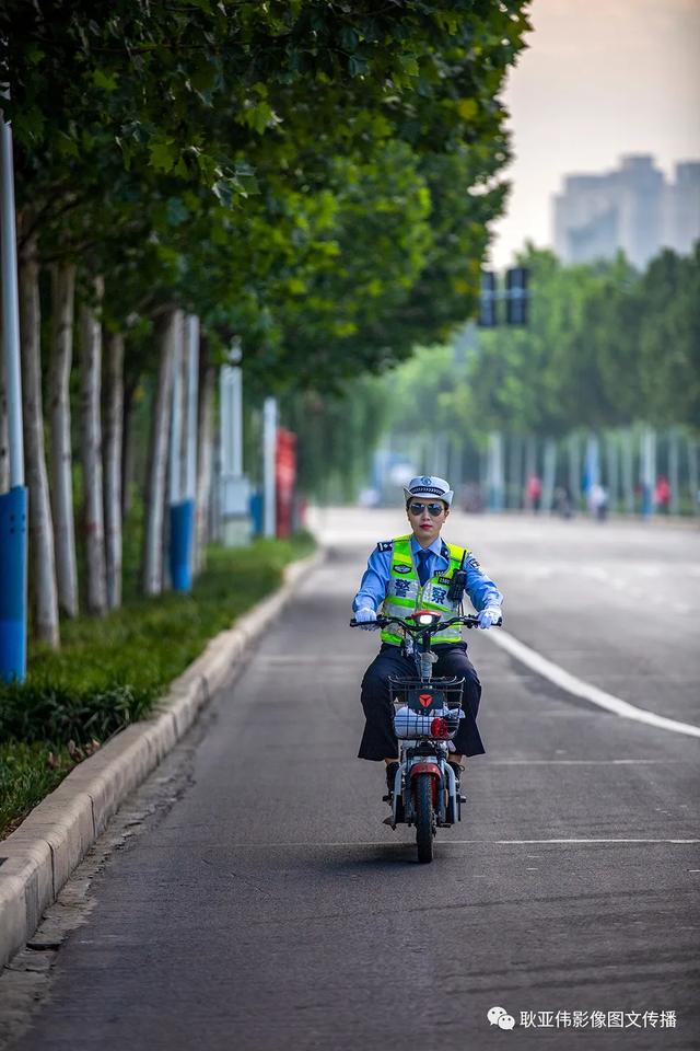 禹州女民警徐萌柯:今天我值班——耿亚伟摄影作品 禹州女民警徐萌柯:今天我值班——耿亚伟摄影作品