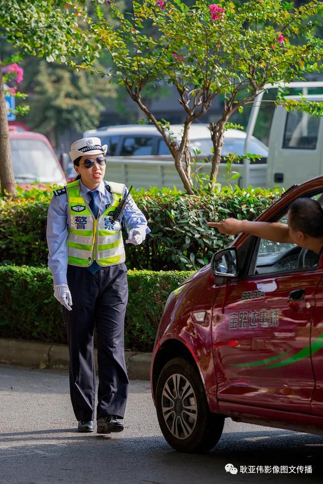 禹州女民警徐萌柯:今天我值班——耿亚伟摄影作品 禹州女民警徐萌柯:今天我值班——耿亚伟摄影作品