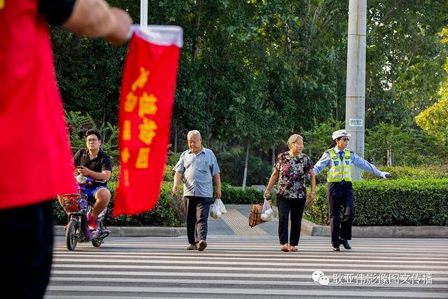 禹州女民警徐萌柯:今天我值班——耿亚伟摄影作品 禹州女民警徐萌柯:今天我值班——耿亚伟摄影作品
