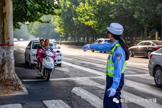 禹州女民警徐萌柯:今天我值班——耿亚伟摄影作品 禹州女民警徐萌柯:今天我值班——耿亚伟摄影作品
