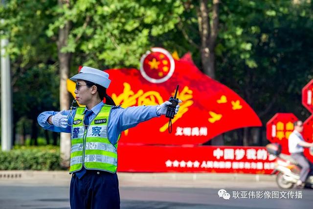 禹州女民警徐萌柯:今天我值班——耿亚伟摄影作品 禹州女民警徐萌柯:今天我值班——耿亚伟摄影作品