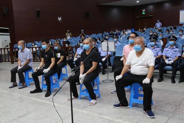 禹州8人涉恶团伙垄断医院太平间敛黑财一案开庭受审! 禹州8人涉恶团伙垄断医院太平间敛黑财一案开庭受审!