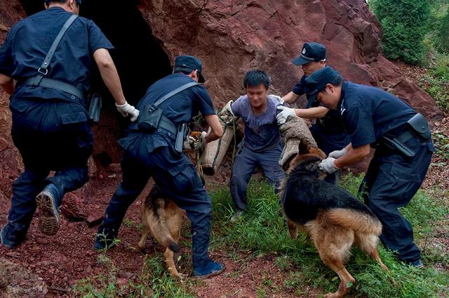 禹州市公安局热血铸警魂——耿亚伟摄影作品 禹州市公安局热血铸警魂——耿亚伟摄影作品