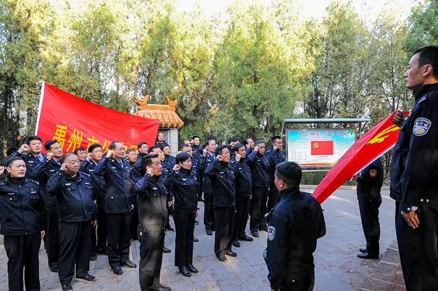 禹州市公安局热血铸警魂——耿亚伟摄影作品 禹州市公安局热血铸警魂——耿亚伟摄影作品