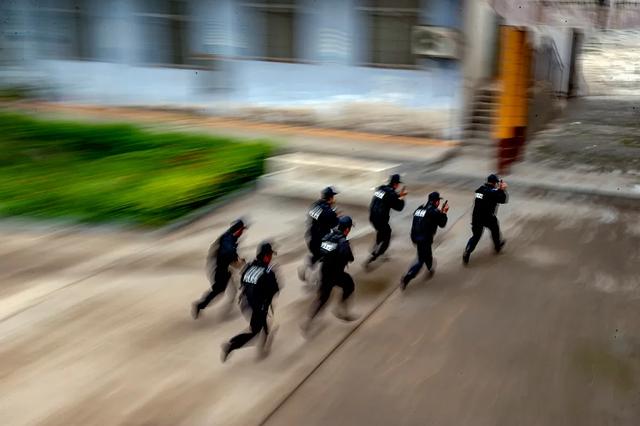 禹州市公安局热血铸警魂——耿亚伟摄影作品 禹州市公安局热血铸警魂——耿亚伟摄影作品