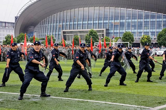 禹州市公安局热血铸警魂——耿亚伟摄影作品 禹州市公安局热血铸警魂——耿亚伟摄影作品