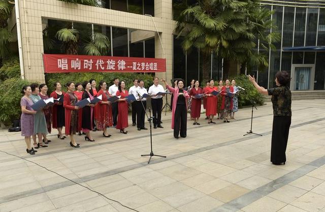 禹州“夏之梦”合唱团庆“十一”迎“中秋”红歌联唱活动 禹州“夏之梦”合唱团庆“十一”迎“中秋”红歌联唱活动