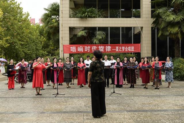 禹州“夏之梦”合唱团庆“十一”迎“中秋”红歌联唱活动 禹州“夏之梦”合唱团庆“十一”迎“中秋”红歌联唱活动
