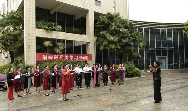 禹州“夏之梦”合唱团庆“十一”迎“中秋”红歌联唱活动 禹州“夏之梦”合唱团庆“十一”迎“中秋”红歌联唱活动