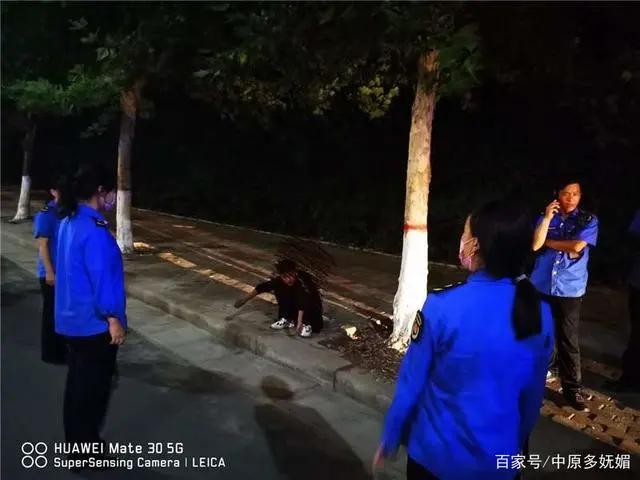 外地男孩离家出走至禹州,城管及时伸出援手! 外地男孩离家出走至禹州,城管及时伸出援手!