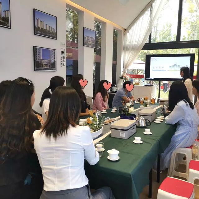 禹州建业大城小院采摘品茗插花活动温情落幕 禹州建业大城小院采摘品茗插花活动温情落幕