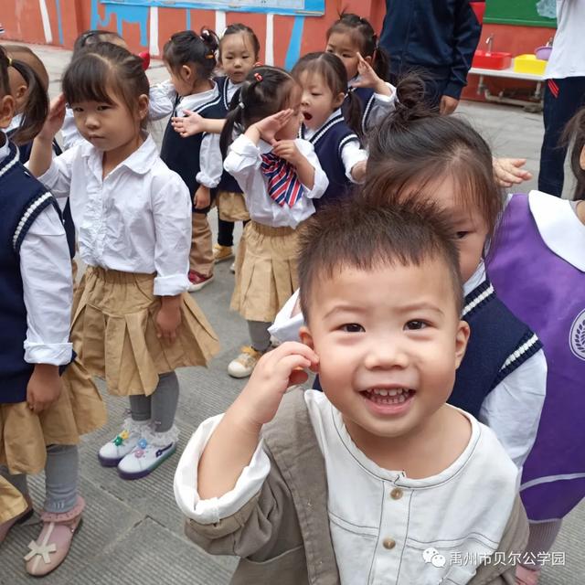 禹州贝尔公学园升国旗仪式 禹州贝尔公学园升国旗仪式