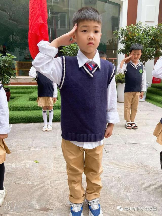 禹州贝尔公学园升国旗仪式 禹州贝尔公学园升国旗仪式