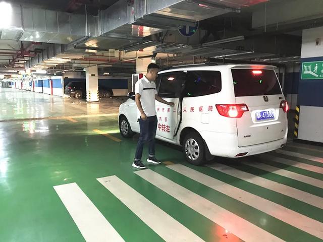 乘坐免费摆渡车去禹州市二院就医很方便 乘坐免费摆渡车去禹州市二院就医很方便