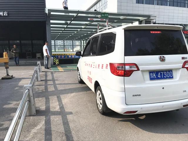 乘坐免费摆渡车去禹州市二院就医很方便 乘坐免费摆渡车去禹州市二院就医很方便