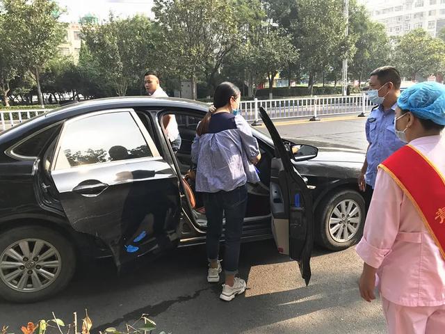 乘坐免费摆渡车去禹州市二院就医很方便 乘坐免费摆渡车去禹州市二院就医很方便