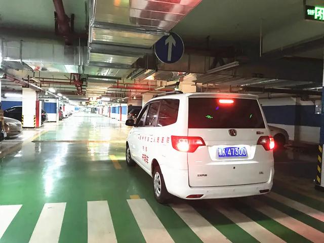 乘坐免费摆渡车去禹州市二院就医很方便 乘坐免费摆渡车去禹州市二院就医很方便