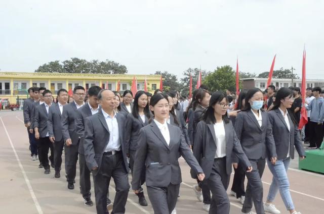 禹州南区学校秋季运动会开幕仪式隆重举行 禹州南区学校秋季运动会开幕仪式隆重举行
