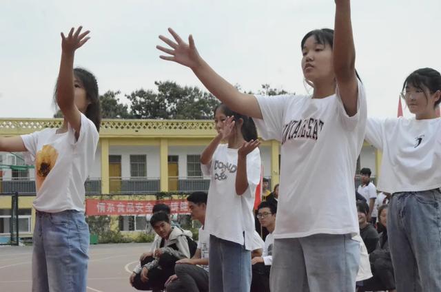 禹州南区学校秋季运动会开幕仪式隆重举行 禹州南区学校秋季运动会开幕仪式隆重举行