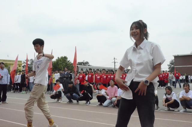 禹州南区学校秋季运动会开幕仪式隆重举行 禹州南区学校秋季运动会开幕仪式隆重举行