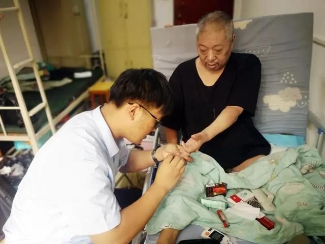 《人民日报》点赞禹州00后少年,原因令人心疼 《人民日报》点赞禹州00后少年,原因令人心疼