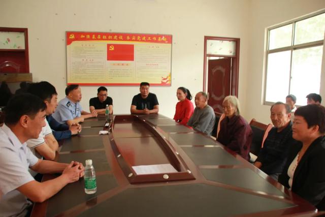 昨天禹州市鸠山镇一村庄发生了让人暖心的一幕! 昨天禹州市鸠山镇一村庄发生了让人暖心的一幕!