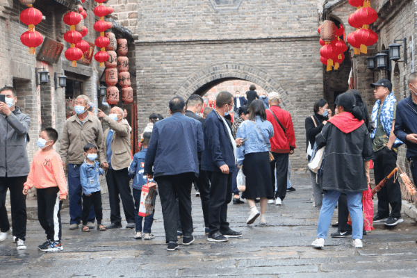 国庆第三天,神垕古镇景区竟然火到爆!现场照片! 国庆第三天,神垕古镇景区竟然火到爆!现场照片!