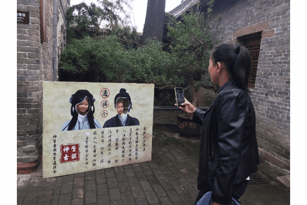 国庆第三天,神垕古镇景区竟然火到爆!现场照片! 国庆第三天,神垕古镇景区竟然火到爆!现场照片!