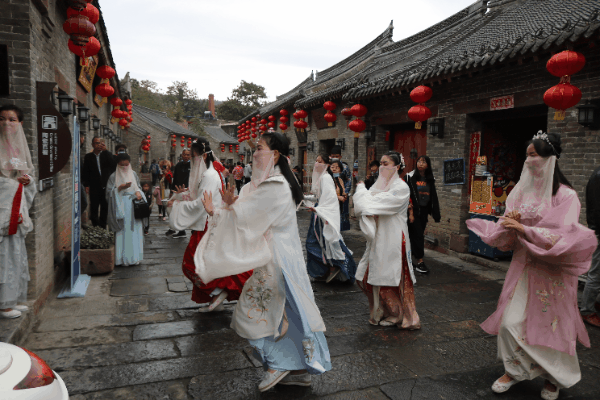 国庆第三天,神垕古镇景区竟然火到爆!现场照片! 国庆第三天,神垕古镇景区竟然火到爆!现场照片!