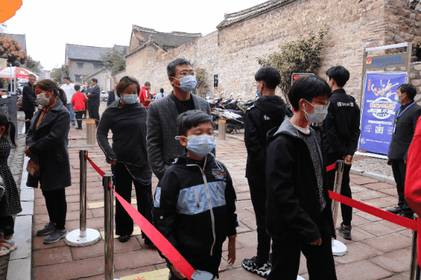 国庆第三天,神垕古镇景区竟然火到爆!现场照片! 国庆第三天,神垕古镇景区竟然火到爆!现场照片!