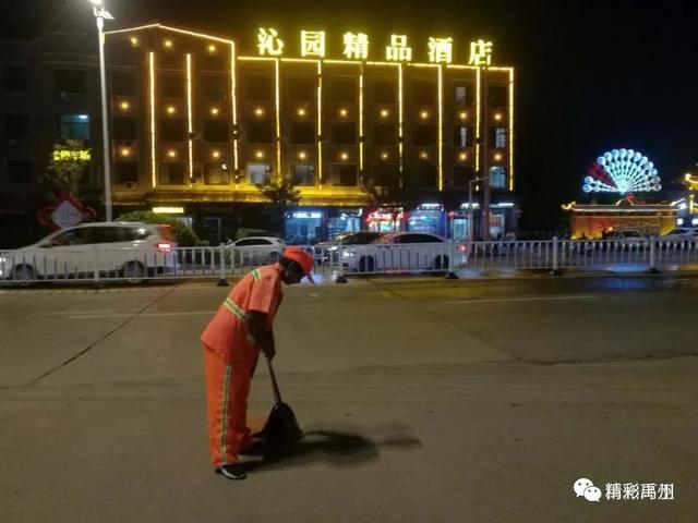 禹州环卫工人坚守在岗,为了城市整洁“不打烊”! 禹州环卫工人坚守在岗,为了城市整洁“不打烊”!