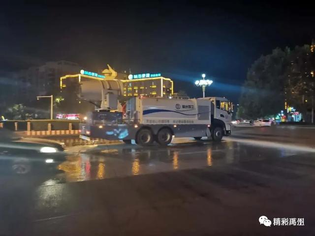 禹州环卫工人坚守在岗,为了城市整洁“不打烊”! 禹州环卫工人坚守在岗,为了城市整洁“不打烊”!