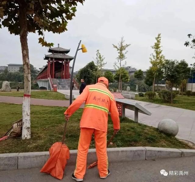 禹州环卫工人坚守在岗,为了城市整洁“不打烊”! 禹州环卫工人坚守在岗,为了城市整洁“不打烊”!